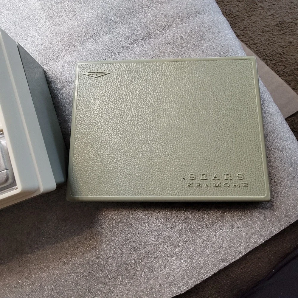 Sears Kenmore Metal Eyelet Template & Zig Zag Sewing Accessories 17 Book Disk‎